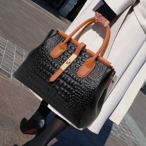 Elegant Women's Crocodile Pattern Tote Bag - Large Capacity Synthetic Leather Handbag with Zipper Closure, Black & Tan Design, Perfect for Business Commute or Everyday Use